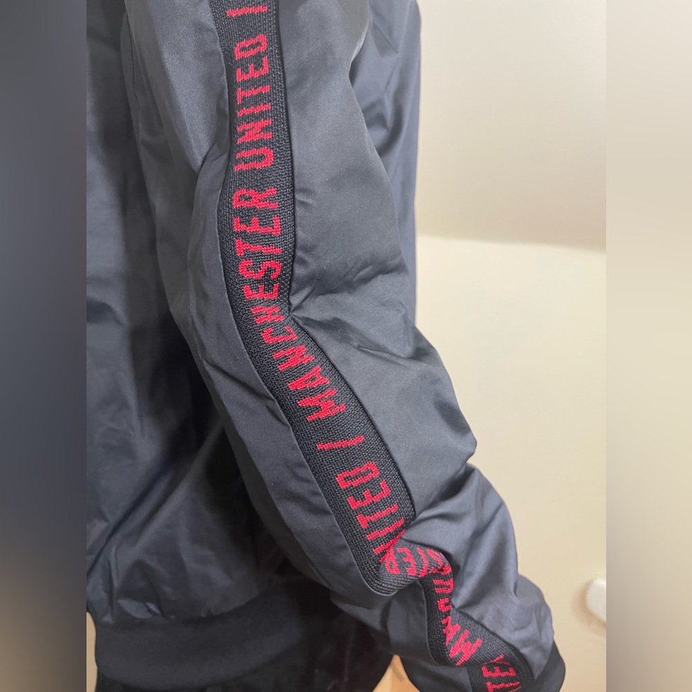Rare Adidas Manchester United Nylon Glanz Anthem Jacket Black Red Size S - Picture 2 of 6
